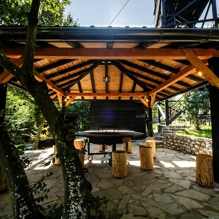 Maiden Water Lodge *