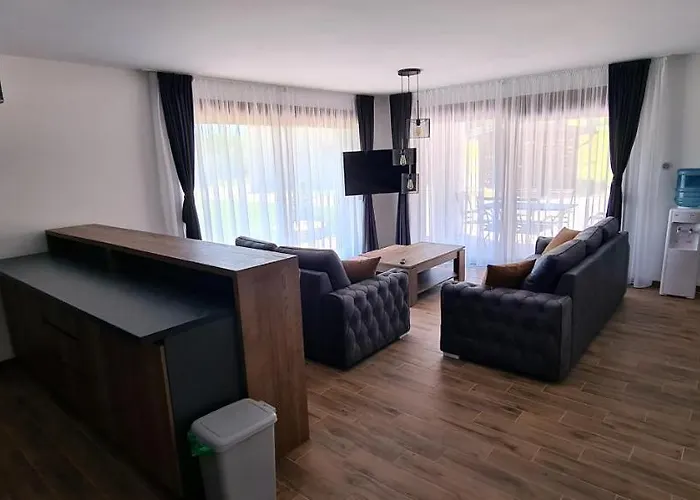 Lodge Maiden Water *